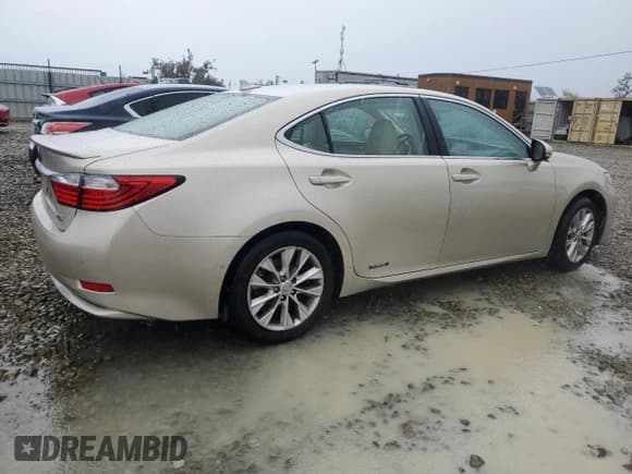 ✅ 2013 Lexus ES 300h • VIN: JTHBW1GG4D2015206 • Lot: 92947965. Wystawiony na Copart z przebiegiem 166 696 mil. Bezpłatny archiwum sprzedaży aukcyjnych z USA i szczegółowy raport historii pojazdu na DreamBid. Zdjęcie 3.
