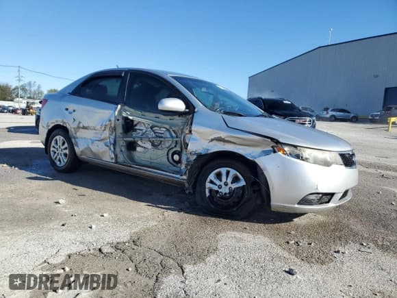 ✅ 2012 Kia Forte LX • VIN: KNAFT4A2XC5583948 • Лот: 89551285. Опубликован ранее на Copart с пробегом 270 318 миль. Бесплатный доступ к архиву аукционных продаж из США и подробный отчёт об истории автомобиля на DreamBid. Изображение 4.