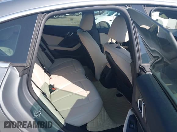 ✅ 2022 BMW 2 Series 228i • VIN: WBA53AK08N7K04055 • Lot: 42592469. Wystawiony na IAAI z przebiegiem 14 855 mil. Bezpłatny archiwum sprzedaży aukcyjnych z USA i szczegółowy raport historii pojazdu na DreamBid. Zdjęcie 8.