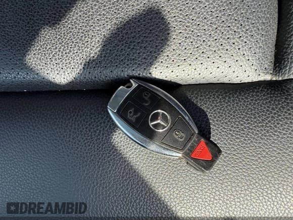 ✅ 2014 Mercedes-Benz E 350 Luxury • VIN: WDDHH8JB8EA906141 • Лот: 42203573. Опубликован ранее на IAAI с пробегом 162 643 миль. Бесплатный доступ к архиву аукционных продаж из США и подробный отчёт об истории автомобиля на DreamBid. Изображение 11.