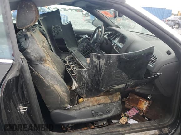 ✅ 2011 Audi A5 Premium Plus • VIN: WAULFAFH8BN010535 • Lot: 69608045. Wystawiony na Copart z przebiegiem Nie podano. Bezpłatny archiwum sprzedaży aukcyjnych z USA i szczegółowy raport historii pojazdu na DreamBid. Zdjęcie 10.