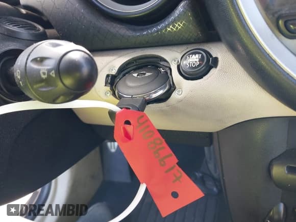 ✅ 2013 MINI Convertible S • VIN: WMWZP3C57DT551118 • Lot: 41086617. Wystawiony na IAAI z przebiegiem 108 049 mil. Bezpłatny archiwum sprzedaży aukcyjnych z USA i szczegółowy raport historii pojazdu na DreamBid. Zdjęcie 11.