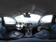 ✅ 2022 Jeep Cherokee Latitude Lux • VIN: 1C4PJMMN1ND514383 • Lot: 43303360. Wystawiony na IAAI z przebiegiem 25 467 mil. Bezpłatny archiwum sprzedaży aukcyjnych z USA i szczegółowy raport historii pojazdu na DreamBid. Zdjęcie 19.