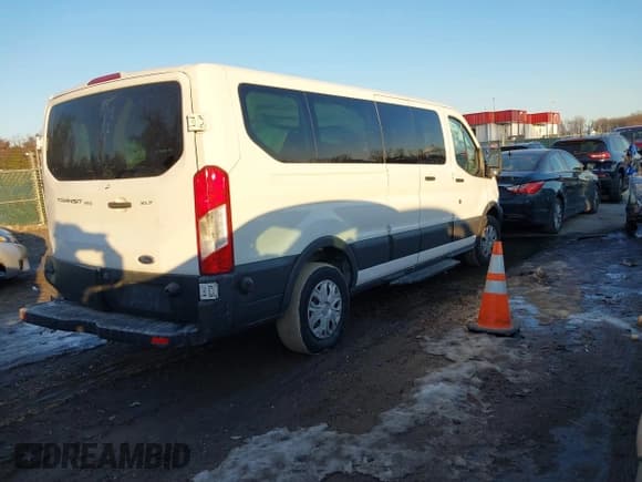 ✅ 2017 Ford Transit XL • VIN: 1FBZX2ZM6HKB15369 • Lot: 41422736. Wystawiony na IAAI z przebiegiem 159 105 mil. Bezpłatny archiwum sprzedaży aukcyjnych z USA i szczegółowy raport historii pojazdu na DreamBid. Zdjęcie 4.