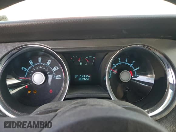 ✅ 2010 Ford Mustang V6 • VIN: 1ZVBP8AN9A5130471 • Lot: 90840455. Listed on Copart with 162,423 mi. Free auction sales archive from the USA and detailed vehicle history report at DreamBid. Image 9.