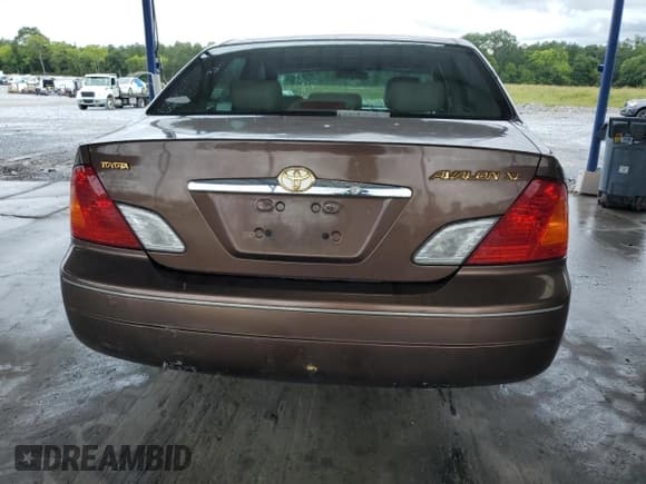 ✅ 2000 Toyota Avalon XL • VIN: 4T1BF28B3YU042591 • Лот: 68277995. Опубликован ранее на Copart с пробегом 312 652 миль. Бесплатный доступ к архиву аукционных продаж из США и подробный отчёт об истории автомобиля на DreamBid. Изображение 6.