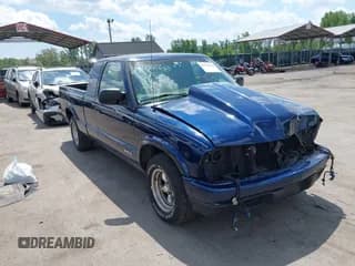 ✅ 2003 Chevrolet S-10 LS • VIN: 1GCCS19X038131836 • Лот: 42181268. Опубликован ранее на IAAI с пробегом 123 217 миль. Бесплатный доступ к архиву аукционных продаж из США и подробный отчёт об истории автомобиля на DreamBid. Изображение 1.