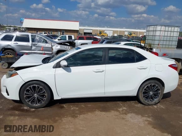 ✅ 2014 Toyota Corolla LE Premium • VIN: 5YFBURHE9EP043573 • Lot: 43298355. Wystawiony na IAAI z przebiegiem 130 824 mil. Bezpłatny archiwum sprzedaży aukcyjnych z USA i szczegółowy raport historii pojazdu na DreamBid. Zdjęcie 15.
