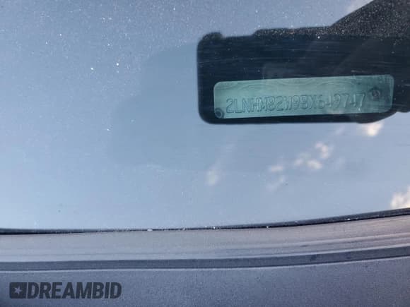 ✅ 2008 Lincoln Town Car Limited • VIN: 2LNHM82W98X649747 • Lot: 71495455. Listed on Copart with 268,833 mi. Free auction sales archive from the USA and detailed vehicle history report at DreamBid. Image 13.