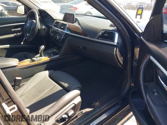 ✅ 2018 BMW 3 Series 330i • VIN: WBA8B9G56JNU57996 • Lot: 41998855. Listed on IAAI with 104,082 mi. Free auction sales archive from the USA and detailed vehicle history report at DreamBid. Image 5.
