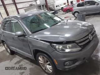 ✅ 2013 Volkswagen Tiguan S • VIN: WVGAV3AX6DW604749 • Lot: 43733289. Wystawiony na IAAI z przebiegiem 155 470 mil. Bezpłatny archiwum sprzedaży aukcyjnych z USA i szczegółowy raport historii pojazdu na DreamBid. Zdjęcie 1.