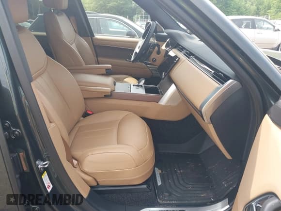 ✅ 2025 Land Rover Range Rover SE • VIN: SALKP9E91SA287094 • Lot: 42449256. Listed on IAAI with 4,163 mi. Free auction sales archive from the USA and detailed vehicle history report at DreamBid. Image 5.
