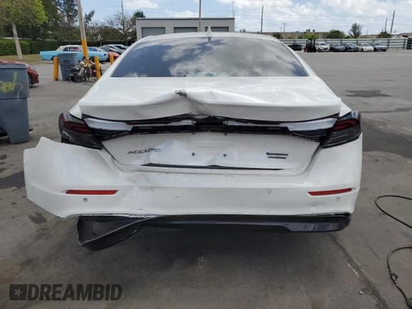 ✅ 2024 Honda Accord Touring • VIN: 1HGCY2F82RA034500 • Lot: 54598045. Wystawiony na Copart z przebiegiem 10 205 mil. Bezpłatny archiwum sprzedaży aukcyjnych z USA i szczegółowy raport historii pojazdu na DreamBid. Zdjęcie 6.