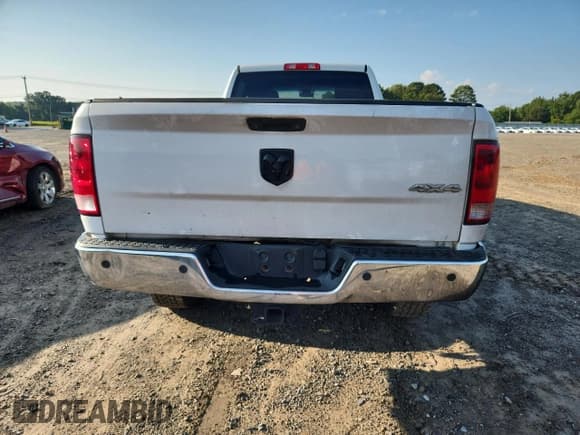 ✅ 2018 Ram 2500 Tradesman • VIN: 3C6UR5HL1JG206774 • Lot: 71369975. Wystawiony na Copart z przebiegiem 248 279 mil. Bezpłatny archiwum sprzedaży aukcyjnych z USA i szczegółowy raport historii pojazdu na DreamBid. Zdjęcie 6.