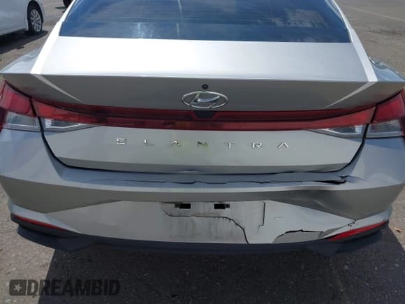 ✅ 2022 Hyundai Elantra SEL • VIN: 5NPLS4AGXNH060310 • Lot: 42996412. Listed on IAAI with 61,587 mi. Free auction sales archive from the USA and detailed vehicle history report at DreamBid. Image 18.