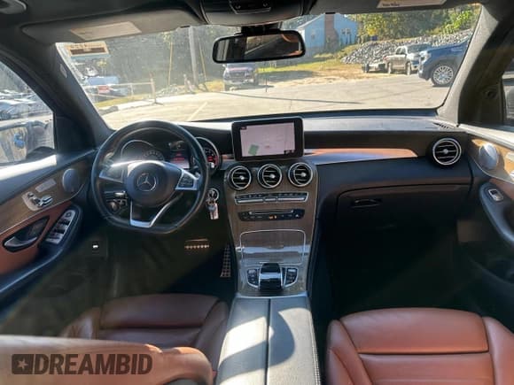 ✅ 2018 Mercedes-Benz GLC 43 AMG • VIN: WDC0G6EB2JF421431 • Lot: 85286285. Wystawiony na Copart z przebiegiem 93 201 mil. Bezpłatny archiwum sprzedaży aukcyjnych z USA i szczegółowy raport historii pojazdu na DreamBid. Zdjęcie 8.