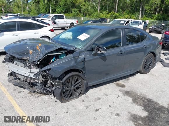 ✅ 2025 Toyota Camry XSE • VIN: 4T1DAACKXSU555577 • Lot: 43532338. Wystawiony na IAAI z przebiegiem 21 786 mil. Bezpłatny archiwum sprzedaży aukcyjnych z USA i szczegółowy raport historii pojazdu na DreamBid. Zdjęcie 18.