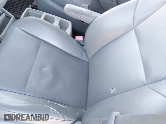 ✅ 2012 Volkswagen Routan SE • VIN: 2C4RVABG7CR193928 • Lot: 43901810. Wystawiony na IAAI z przebiegiem 120 369 mil. Bezpłatny archiwum sprzedaży aukcyjnych z USA i szczegółowy raport historii pojazdu na DreamBid. Zdjęcie 6.