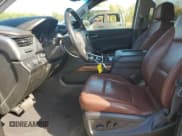 ✅ 2019 Chevrolet Suburban Premier • VIN: 1GNSKJKJ3KR291615 • Lot: 90142665. Wystawiony na Copart z przebiegiem 130 860 mil. Bezpłatny archiwum sprzedaży aukcyjnych z USA i szczegółowy raport historii pojazdu na DreamBid. Zdjęcie 7.