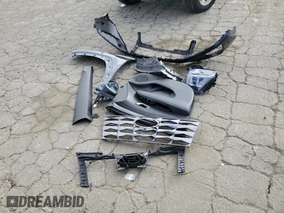 ✅ 2024 Hyundai Tucson Limited • VIN: 5NMJE3DE4RH307925 • Lot: 70448914. Wystawiony na Copart z przebiegiem 9 690 mil. Bezpłatny archiwum sprzedaży aukcyjnych z USA i szczegółowy raport historii pojazdu na DreamBid. Zdjęcie 15.