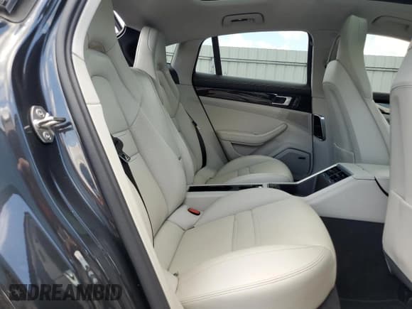 ✅ 2017 Porsche Panamera 4S • VIN: WP0AB2A70HL123703 • Lot: 61076775. Listed on Copart with 52,293 mi. Free auction sales archive from the USA and detailed vehicle history report at DreamBid. Image 10.