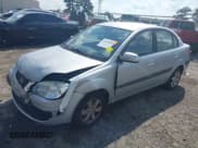 ✅ 2009 Kia Rio LX • VIN: KNADE223296459124 • Lot: 43130896. Wystawiony na IAAI z przebiegiem 129 998 mil. Bezpłatny archiwum sprzedaży aukcyjnych z USA i szczegółowy raport historii pojazdu na DreamBid. Zdjęcie 2.