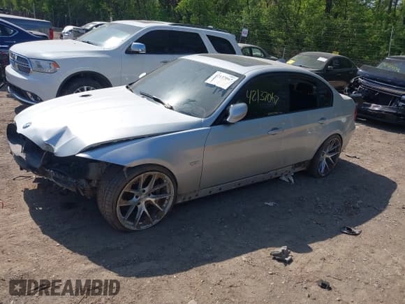 ✅ 2011 BMW 3 Series 335d • VIN: WBAPN7C50BA781421 • Lot: 42137067. Wystawiony na IAAI z przebiegiem 170 000 mil. Bezpłatny archiwum sprzedaży aukcyjnych z USA i szczegółowy raport historii pojazdu na DreamBid. Zdjęcie 2.