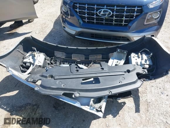 ✅ 2015 Lincoln Navigator • VIN: 5LMJJ2HTXFEJ09131 • Lot: 41807356. Wystawiony na IAAI z przebiegiem 106 680 mil. Bezpłatny archiwum sprzedaży aukcyjnych z USA i szczegółowy raport historii pojazdu na DreamBid. Zdjęcie 12.