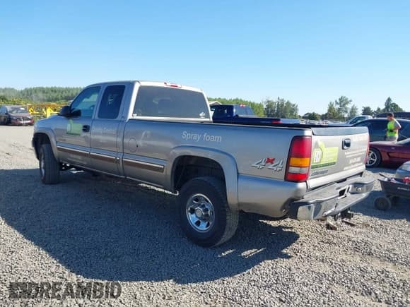 ✅ 2001 Chevrolet Silverado 2500HD LS • VIN: 1GCHK29G61E281556 • Лот: 42953227. Опубликован ранее на IAAI с пробегом 272 150 миль. Бесплатный доступ к архиву аукционных продаж из США и подробный отчёт об истории автомобиля на DreamBid. Изображение 3.