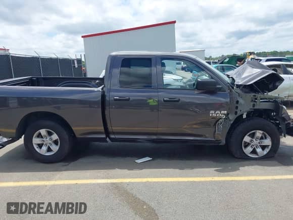 2024 Ram 1500 SLT z VIN 1C6RR6GG9RS135957, wystawiony jako IAAI lot #42376753 z przebiegiem 28 240 mil mil oraz . Historia ofert i sprzedaży dostępna na DreamBid. Obrazek 12.