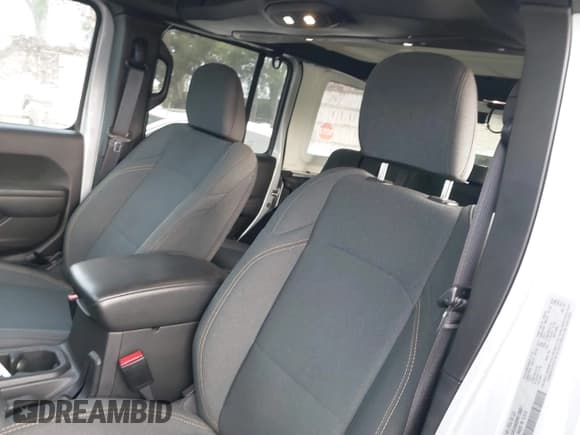 ✅ 2024 Jeep Wrangler Willys • VIN: 1C4RJXN63RW130651 • Lot: 42643240. Wystawiony na IAAI z przebiegiem 12 523 mil. Bezpłatny archiwum sprzedaży aukcyjnych z USA i szczegółowy raport historii pojazdu na DreamBid. Zdjęcie 19.