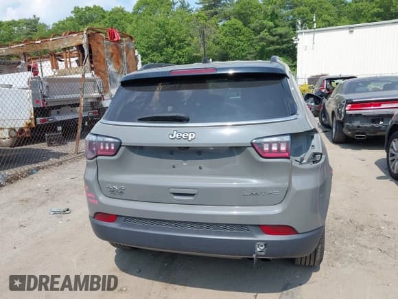 ✅ 2020 Jeep Compass Limited • VIN: 3C4NJDCB6LT208673 • Lot: 42423815. Listed on IAAI with 112,390 mi. Free auction sales archive from the USA and detailed vehicle history report at DreamBid. Image 16.