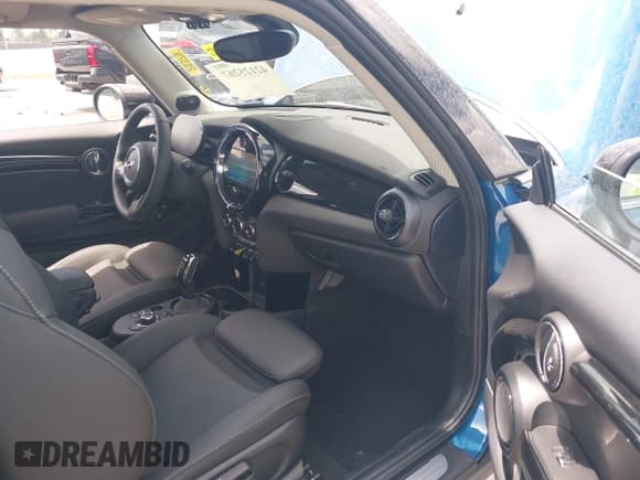 ✅ 2024 MINI Hardtop Cooper SE • VIN: WMW13DJ00R2V90507 • Lot: 42125267. Listed on IAAI with 2,576 mi. Free auction sales archive from the USA and detailed vehicle history report at DreamBid. Image 5.