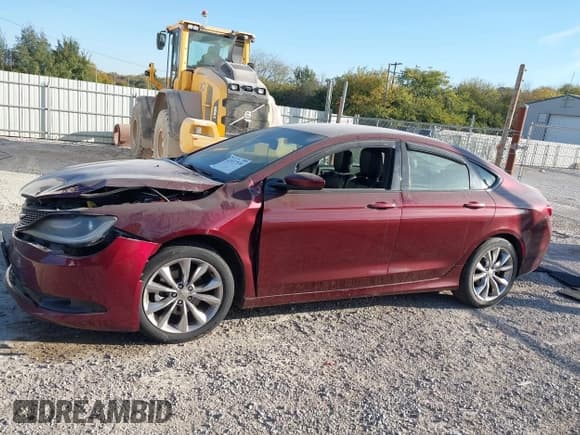 ✅ 2015 Chrysler 200 S • VIN: 1C3CCCBB8FN662560 • Lot: 43537530. Wystawiony na IAAI z przebiegiem 153 181 mil. Bezpłatny archiwum sprzedaży aukcyjnych z USA i szczegółowy raport historii pojazdu na DreamBid. Zdjęcie 14.