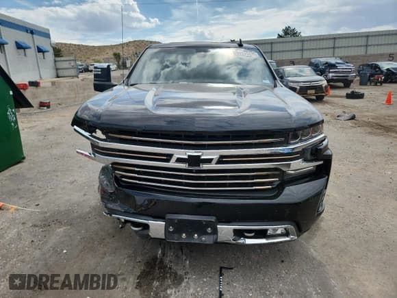 ✅ 2021 Chevrolet Silverado 1500 High Country • VIN: 3GCUYHED1MG235562 • Lot: 69134435. Wystawiony na Copart z przebiegiem 83 817 mil. Bezpłatny archiwum sprzedaży aukcyjnych z USA i szczegółowy raport historii pojazdu na DreamBid. Zdjęcie 5.