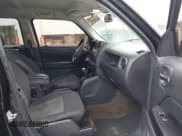 ✅ 2017 Jeep Patriot Sport • VIN: 1C4NJPBA2HD145319 • Lot: 43503407. Wystawiony na IAAI z przebiegiem 189 056 mil. Bezpłatny archiwum sprzedaży aukcyjnych z USA i szczegółowy raport historii pojazdu na DreamBid. Zdjęcie 5.