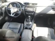 ✅ 2017 Nissan Rogue SL • VIN: JN8AT2MV4HW023632 • Lot: 58818375. Wystawiony na Copart z przebiegiem 122 344 mil. Bezpłatny archiwum sprzedaży aukcyjnych z USA i szczegółowy raport historii pojazdu na DreamBid. Zdjęcie 8.