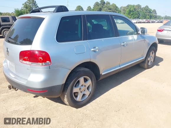 ✅ 2007 Volkswagen Touareg V6 • VIN: WVGZE77L17D001769 • Lot: 42052393. Wystawiony na IAAI z przebiegiem Nie podano. Bezpłatny archiwum sprzedaży aukcyjnych z USA i szczegółowy raport historii pojazdu na DreamBid. Zdjęcie 4.