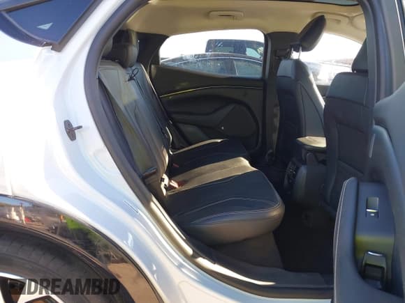 ✅ 2021 Ford Mustang Mach-E Premium • VIN: 3FMTK3SU3MMA03546 • Lot: 43597054. Wystawiony na IAAI z przebiegiem 31 087 mil. Bezpłatny archiwum sprzedaży aukcyjnych z USA i szczegółowy raport historii pojazdu na DreamBid. Zdjęcie 8.