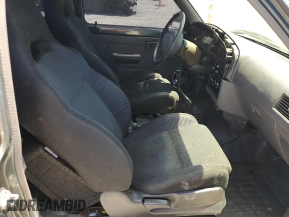 ✅ 1992 Toyota Pickup • VIN: 4TARN81A1NZ041749 • Lot: 59712055. Listed on Copart with 176,428 mi. Free auction sales archive from the USA and detailed vehicle history report at DreamBid. Image 10.