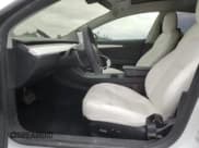 ✅ 2022 Tesla Model 3 • VIN: 5YJ3E1EAXNF153340 • Lot: 93313555. Wystawiony na Copart z przebiegiem 33 005 mil. Bezpłatny archiwum sprzedaży aukcyjnych z USA i szczegółowy raport historii pojazdu na DreamBid. Zdjęcie 7.