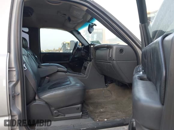 ✅ 2005 Chevrolet Silverado 2500HD LS • VIN: 1GCHK23U45F802269 • Lot: 42793768. Wystawiony na IAAI z przebiegiem 131 588 mil. Bezpłatny archiwum sprzedaży aukcyjnych z USA i szczegółowy raport historii pojazdu na DreamBid. Zdjęcie 5.
