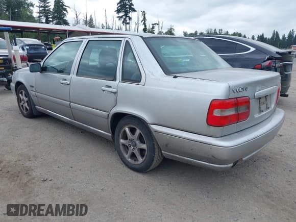 ✅ 1998 Volvo S70 • VIN: YV1LS567XW1505176 • Лот: 42476487. Опубликован ранее на IAAI с пробегом 232 628 миль. Бесплатный доступ к архиву аукционных продаж из США и подробный отчёт об истории автомобиля на DreamBid. Изображение 3.