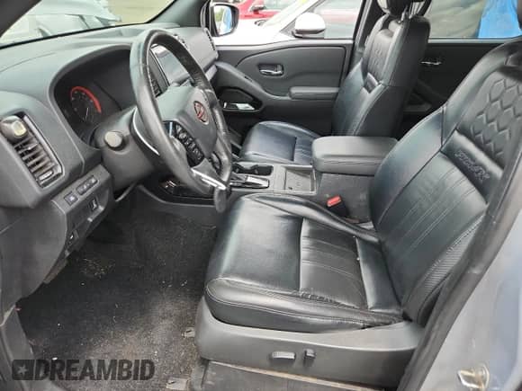 2022 Nissan Frontier Pro-4X z VIN 1N6ED1EK6NN644569, wystawiony jako Copart lot #63808555 z przebiegiem 105 267 mil mil oraz Szkoda całkowita • Salvage title. Historia ofert i sprzedaży dostępna na DreamBid. Obrazek 7.