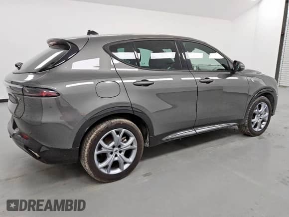 2024 Dodge Hornet R/T z VIN ZACPDFCW5R3A34231, wystawiony jako Copart lot #58159415 z przebiegiem 21 806 mil mil oraz Nie do naprawy • Non repairable. Historia ofert i sprzedaży dostępna na DreamBid. Obrazek 3.