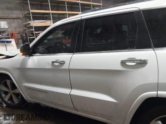 ✅ 2015 Jeep Grand Cherokee Overland • VIN: 1C4RJFCG2FC741015 • Лот: 41607606. Опубликован ранее на IAAI с пробегом 132 038 миль. Бесплатный доступ к архиву аукционных продаж из США и подробный отчёт об истории автомобиля на DreamBid. Изображение 14.