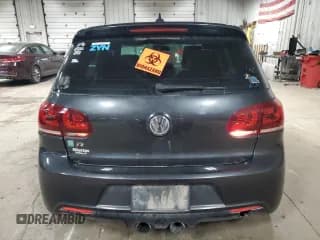 ✅ 2013 Volkswagen Golf R • VIN: WVWPF7AJ7DW038518 • Lot: 85557354. Wystawiony na Copart z przebiegiem 171 224 mil. Bezpłatny archiwum sprzedaży aukcyjnych z USA i szczegółowy raport historii pojazdu na DreamBid. Zdjęcie 6.