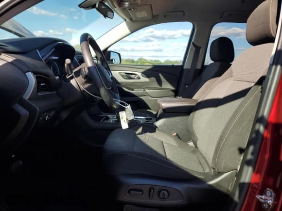 ✅ 2020 Chevrolet Traverse LT Cloth • VIN: 1GNEVGKWXLJ255844 • Lot: 85536955. Wystawiony na Copart z przebiegiem 37 724 mil. Bezpłatny archiwum sprzedaży aukcyjnych z USA i szczegółowy raport historii pojazdu na DreamBid. Zdjęcie 7.