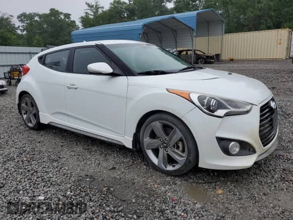 2013 Hyundai Veloster Turbo with VIN KMHTC6AE6DU164249, listed as a Copart auction lot 58112205 with 104,679 mi miles and Clean title. Bid and sale history available at DreamBid. Image 4.