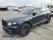 ✅ 2023 Bentley Bentayga V8 • VIN: SJAHT2ZV6PC019747 • Лот: 82045074. Опубликован ранее на Copart с пробегом 4 766 миль. Бесплатный доступ к архиву аукционных продаж из США и подробный отчёт об истории автомобиля на DreamBid. Изображение 1.
